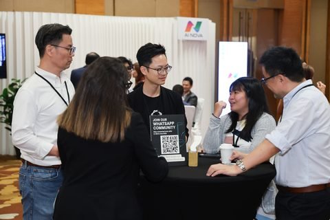 Attendees networking at DNEXA 2025